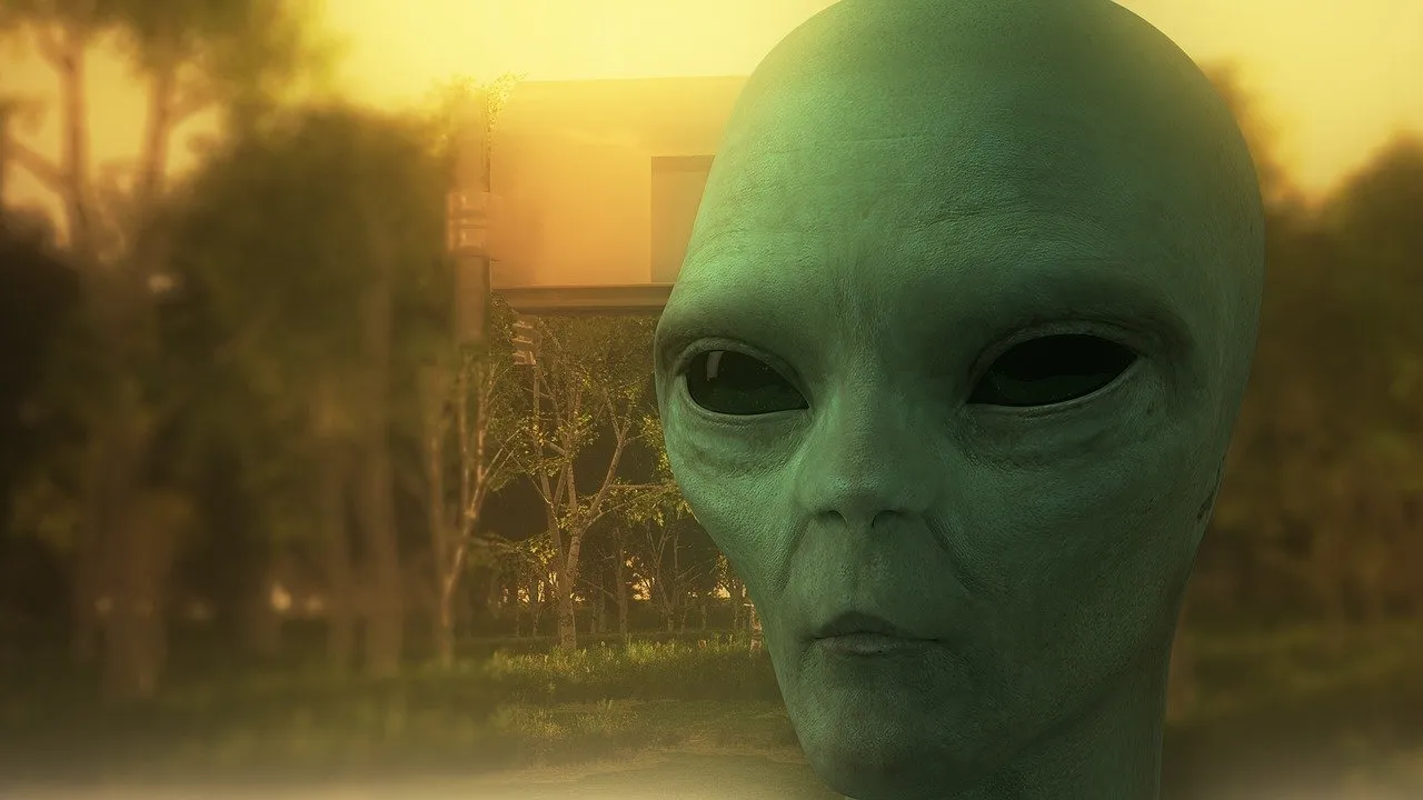 Although apparently, no one has seen aliens, the images of aliens look pretty similar.